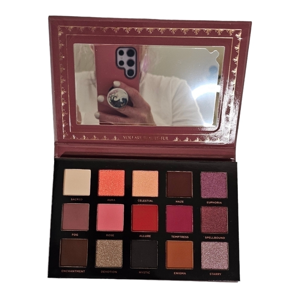 Ace Beaute Mystic Romance Eyeshadow Palette - Picture 5 of 7